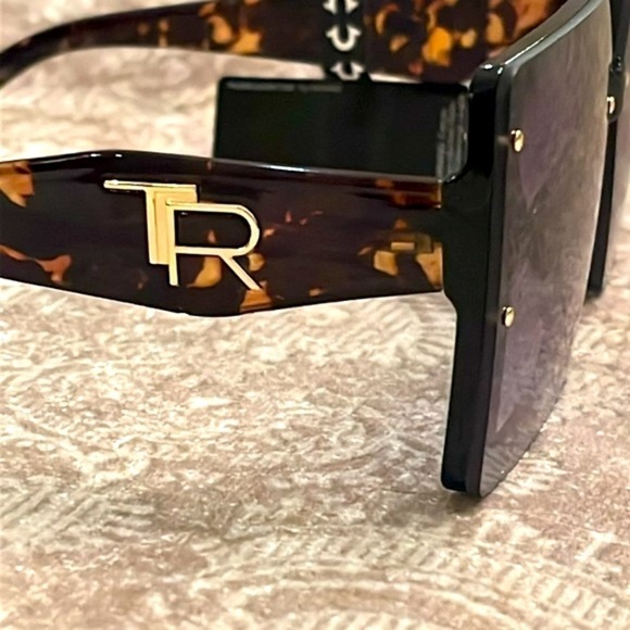 Brand New True Religion Oversized Square Sunglasses Tortoise Purple Lens - Picture 8 of 15
